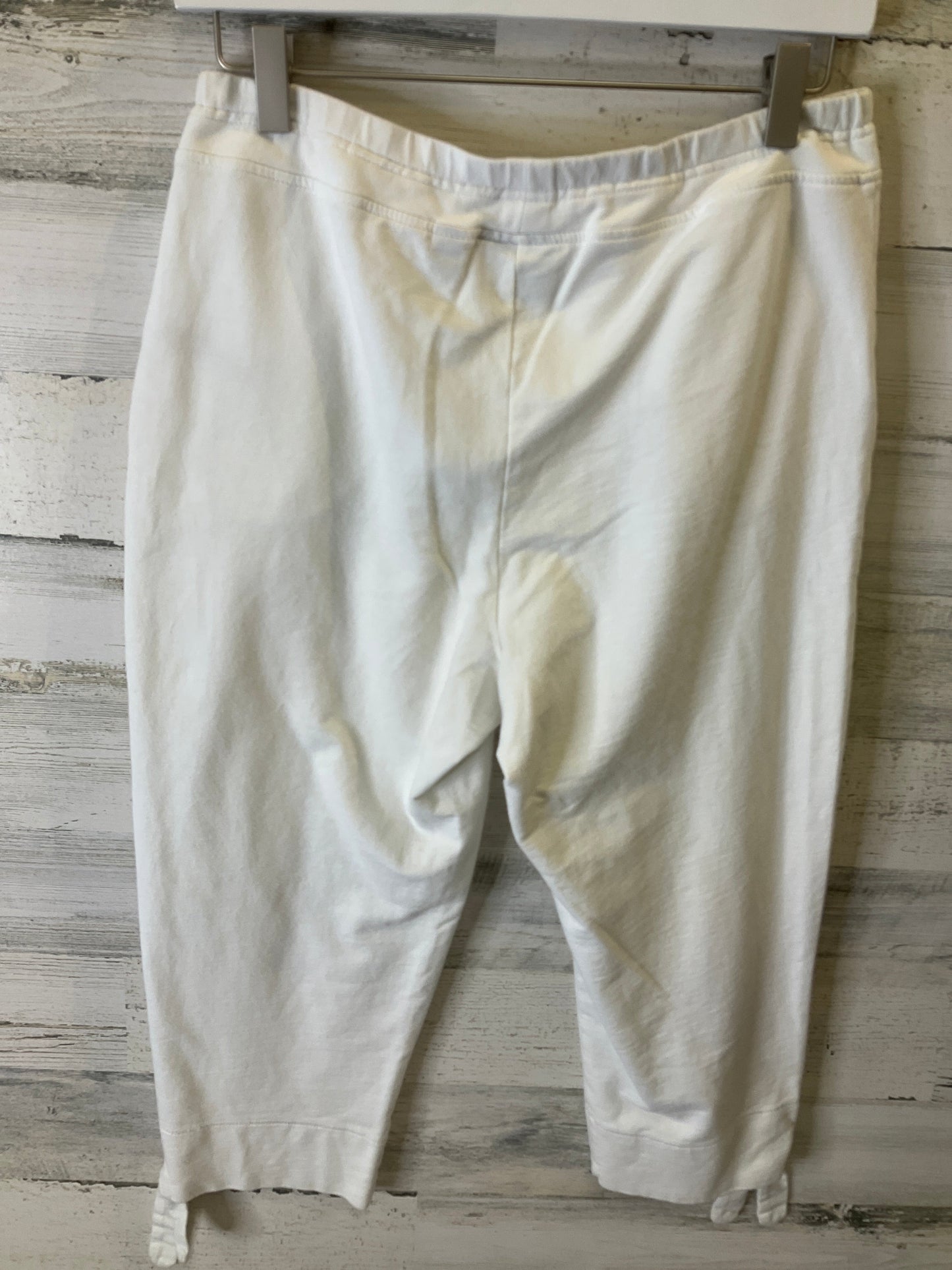 Capris By Onque In White, Size: 4