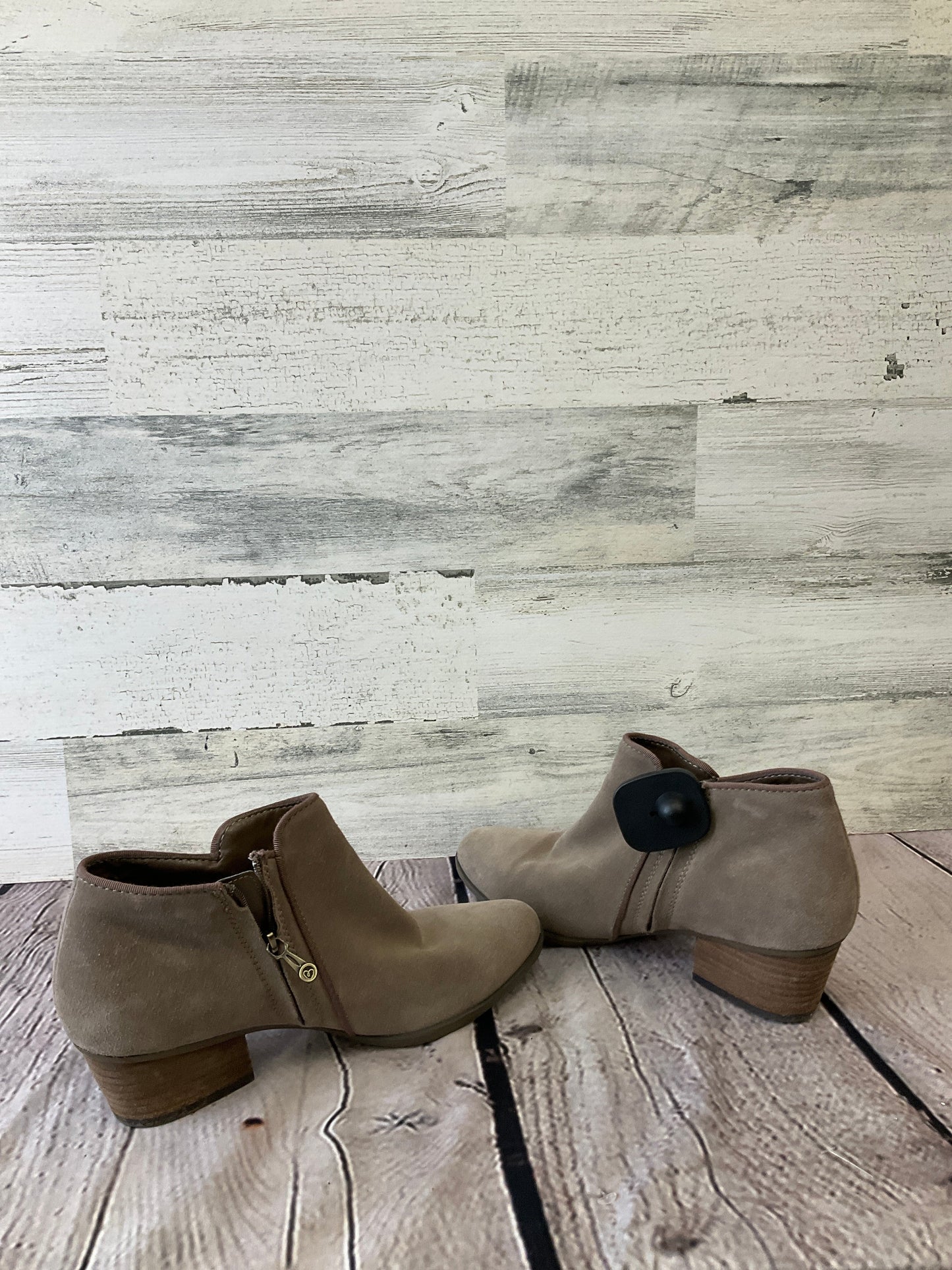 Cream Boots Ankle Flats Blondo, Size 8