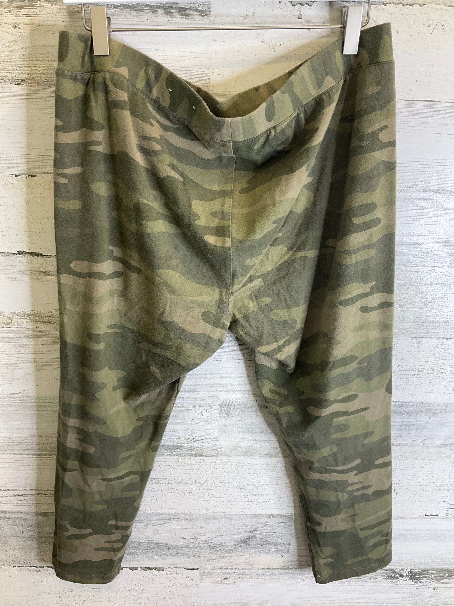 Capris By Style And Company In Camouflage Print, Size: 14