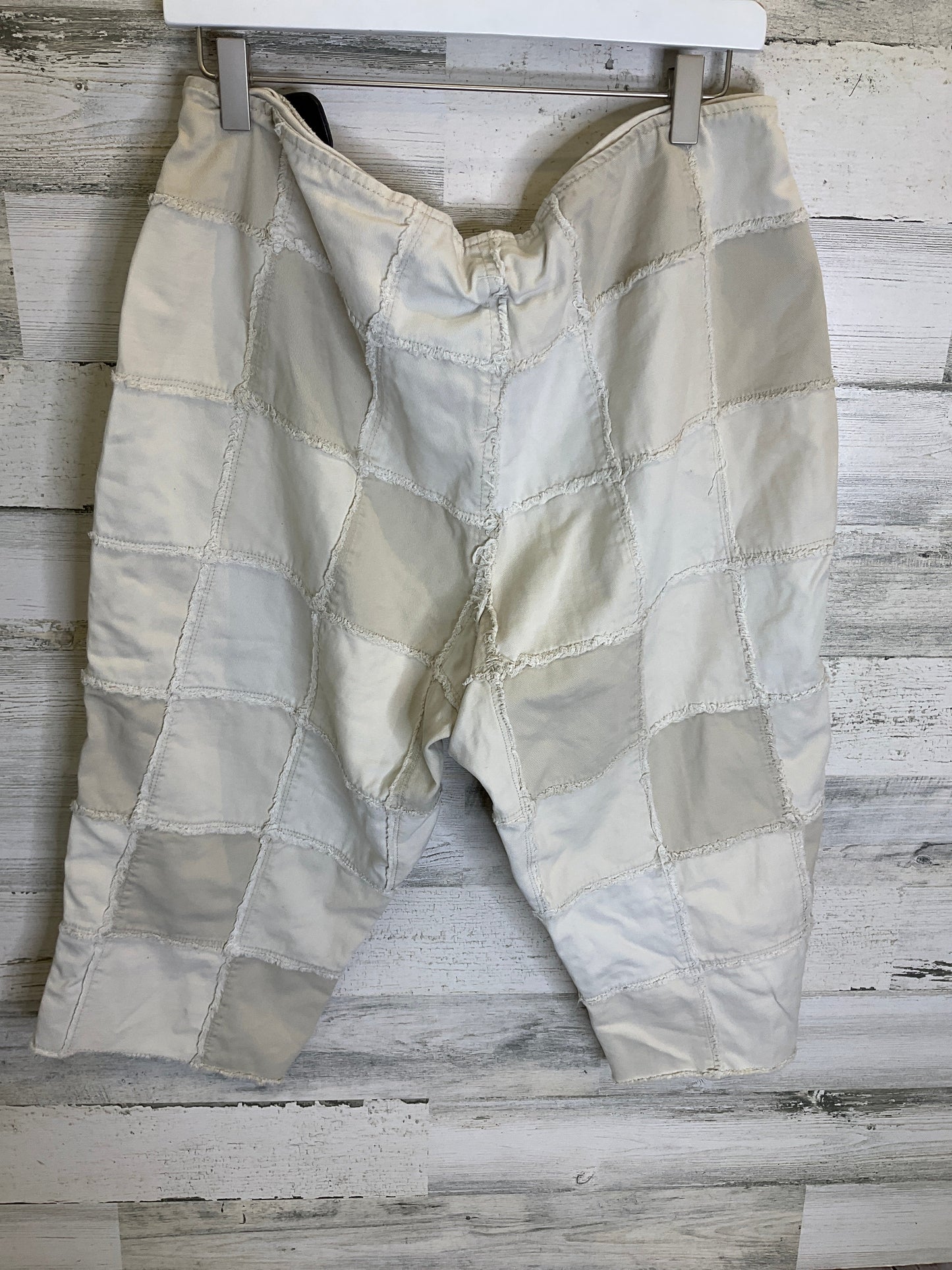 Beige Capris Zana Di, Size 16