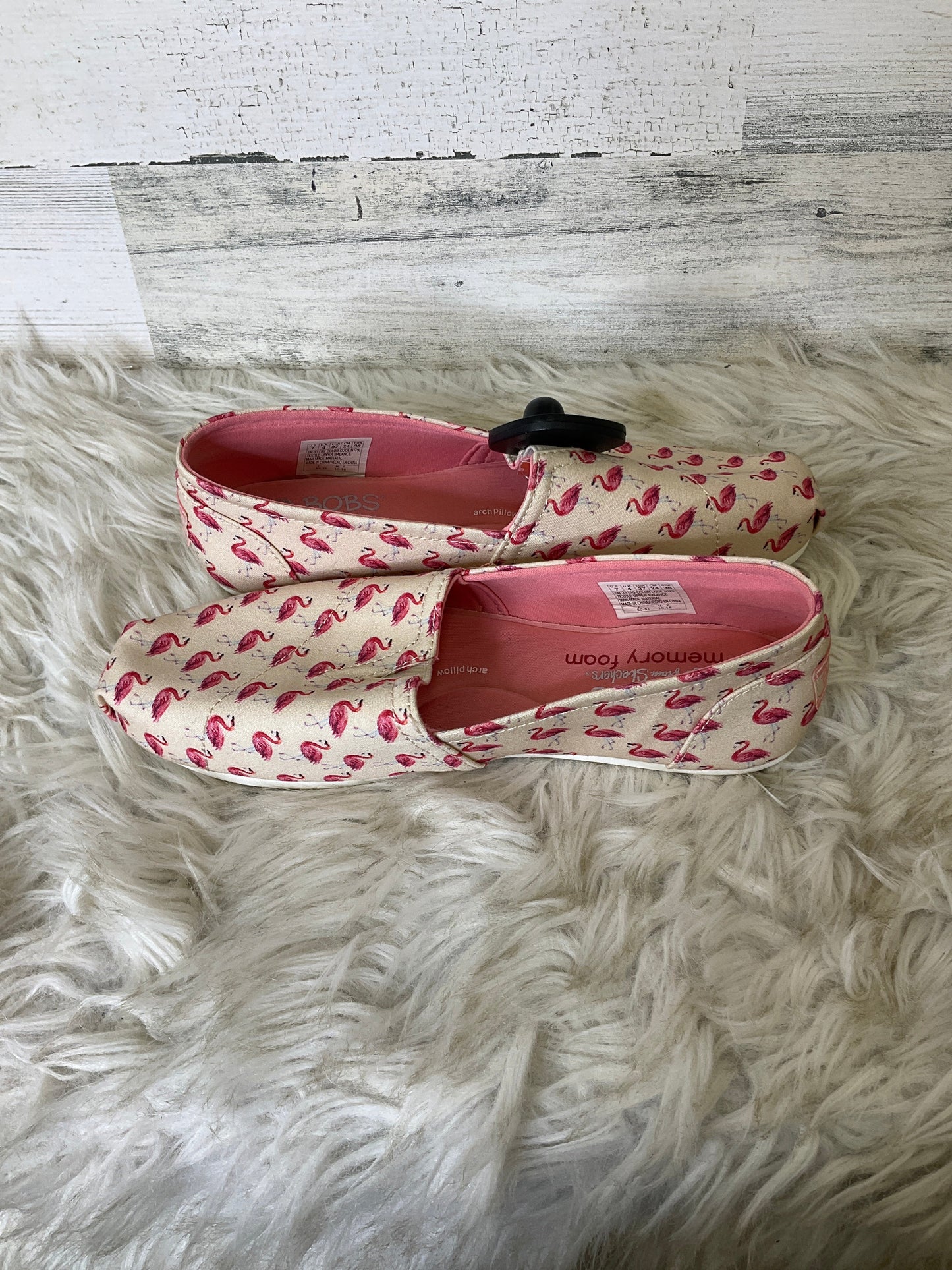 Shoes Flats By Bobs In Pink, Size: 7