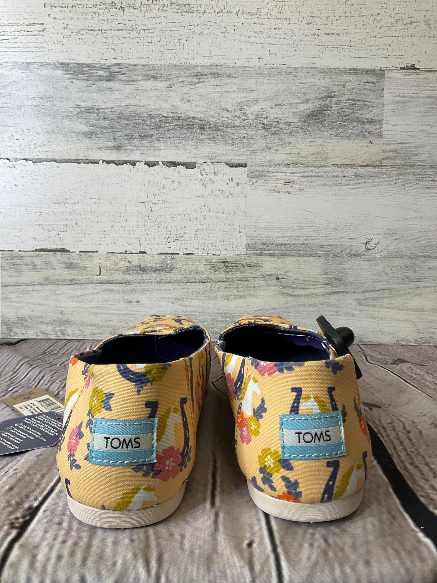 Shoes Sneakers By Toms  Size: 9