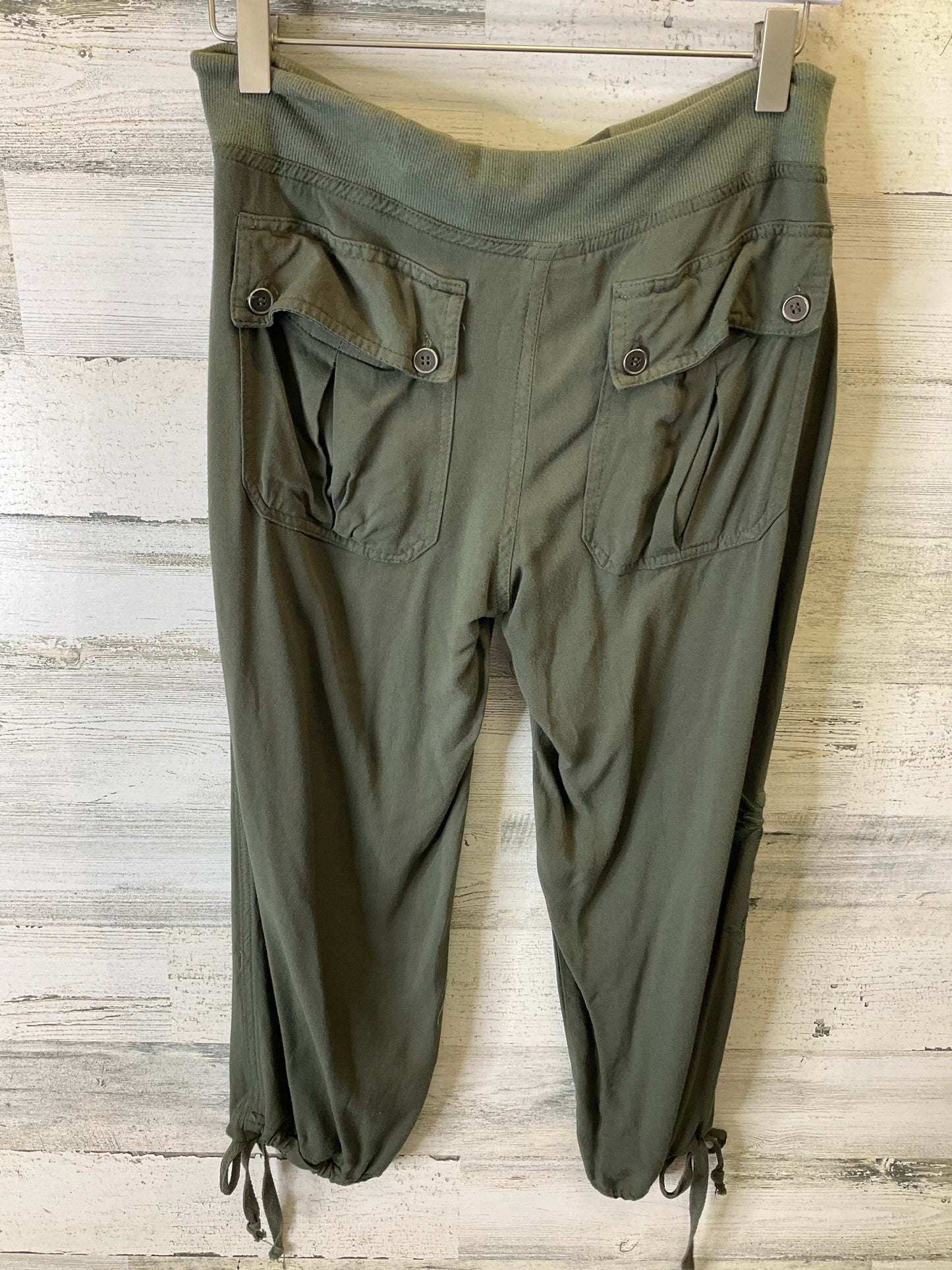 Capris By Clothes Mentor In Green, Size: 6