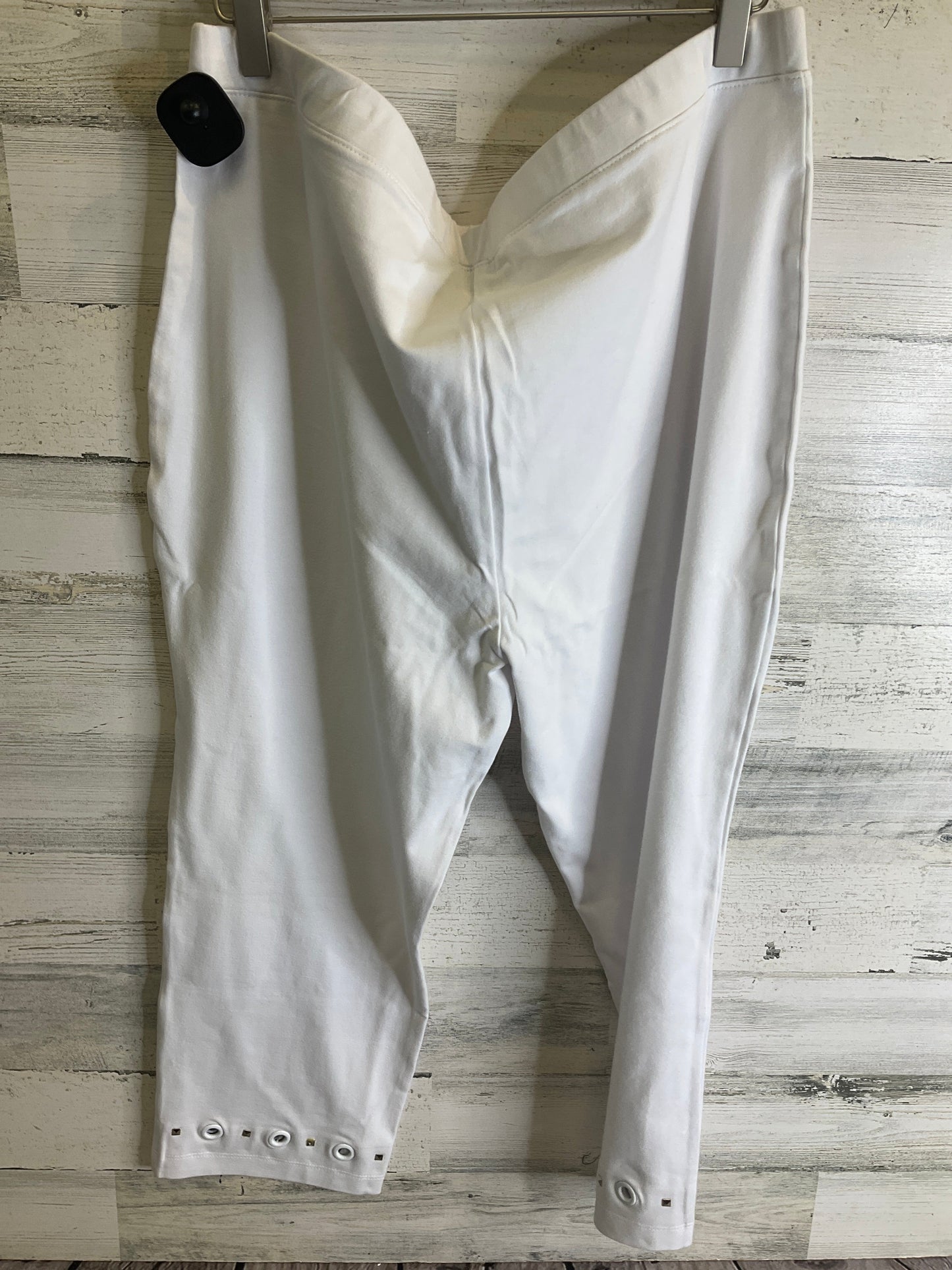 Capris By Susan Graver In White, Size: Xl