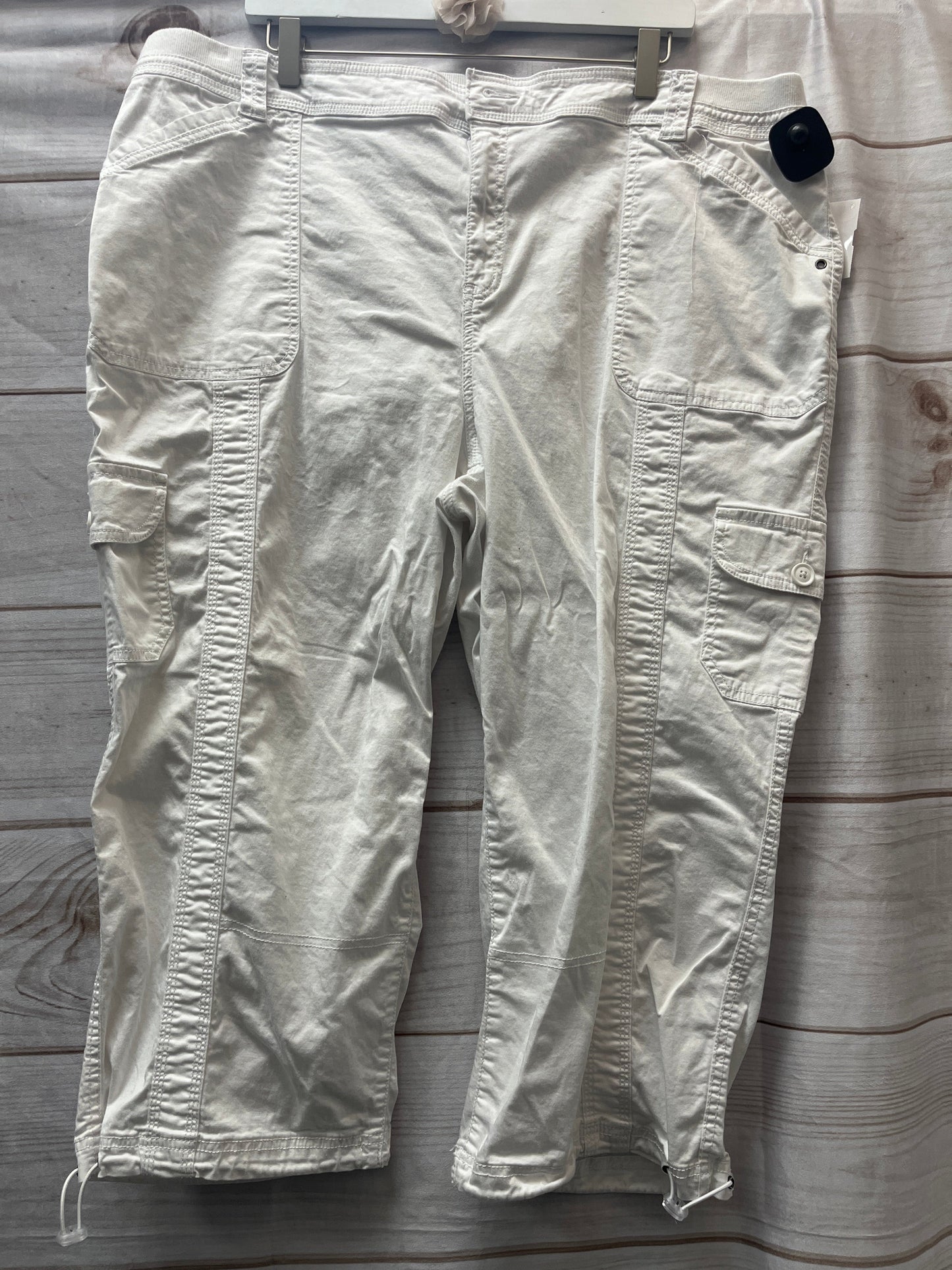 Capris By Style And Company In White, Size: 20