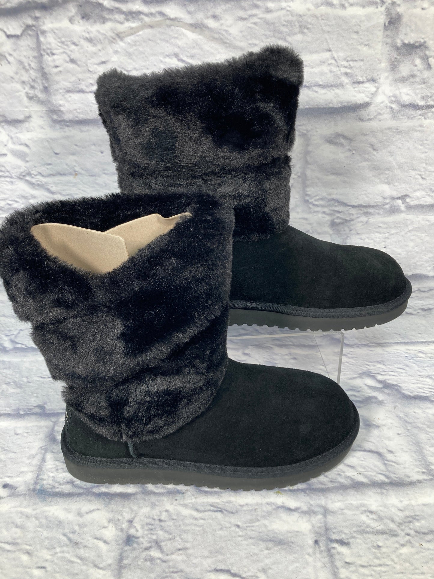 Boots Snow By Koolaburra By Ugg  Size: 7