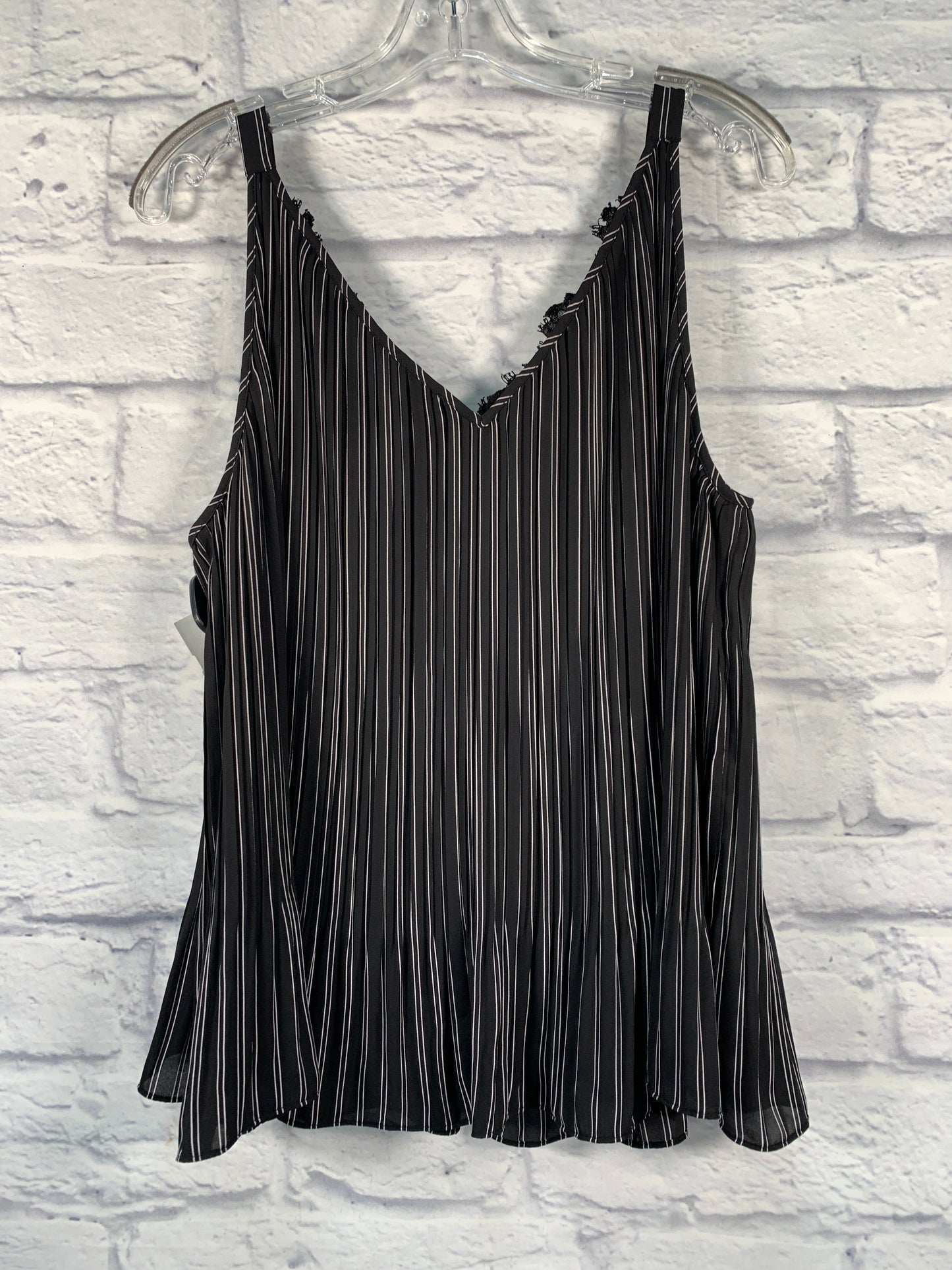 Top Sleeveless By Chicos In Black & White, Size: L