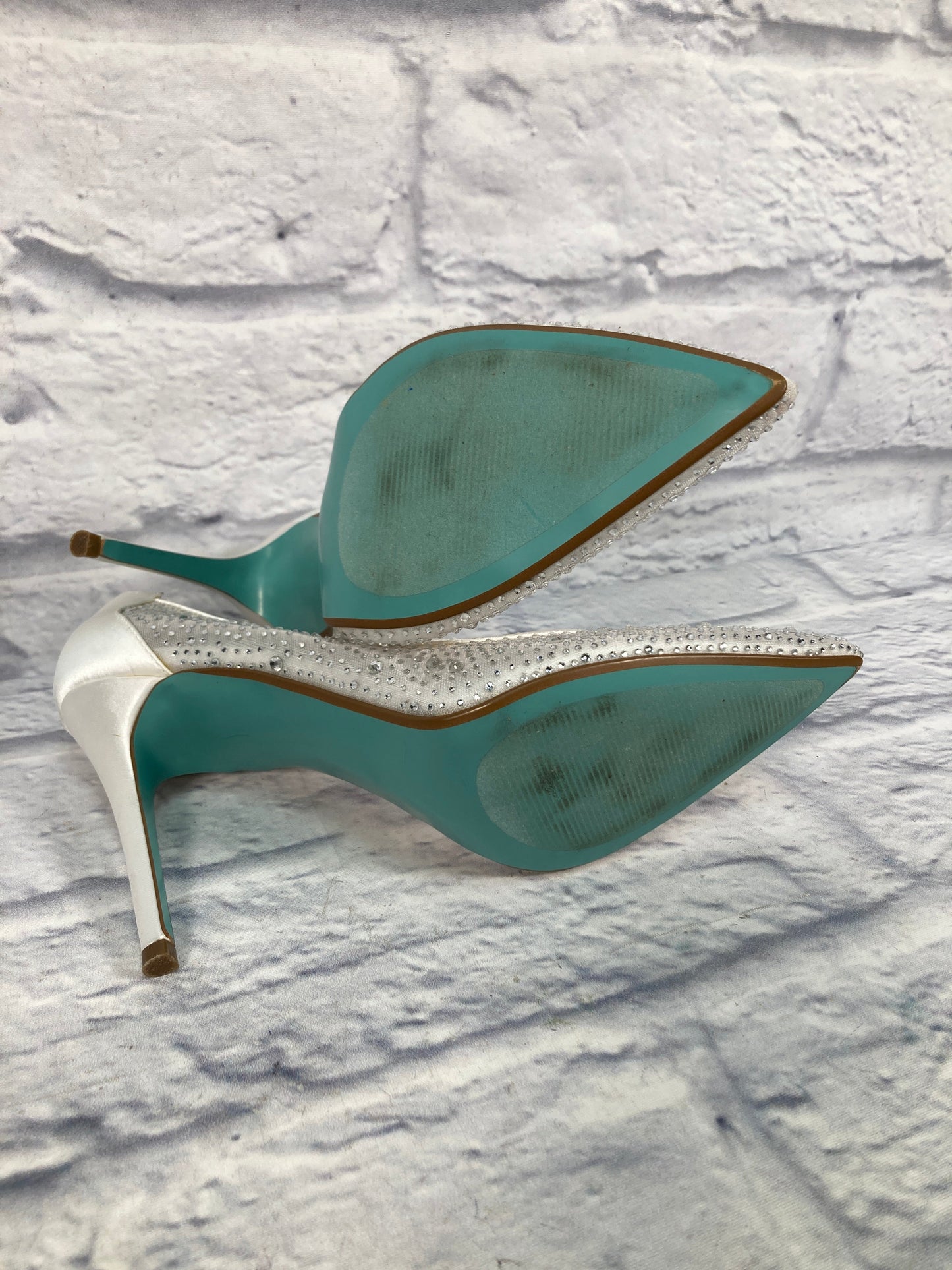 White Shoes Heels Stiletto Betsey Johnson, Size 10