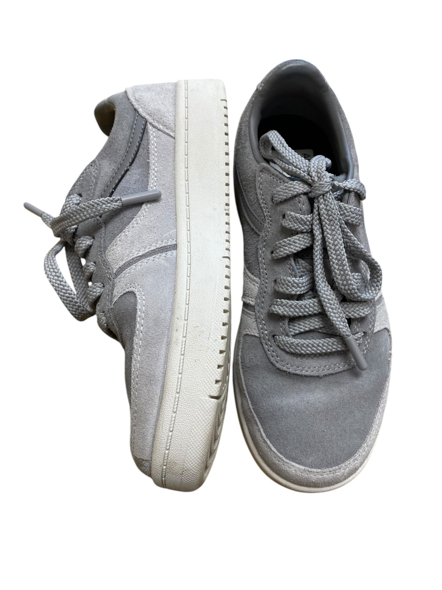 Shoes Sneakers By Clothes Mentor In Grey, Size: 7