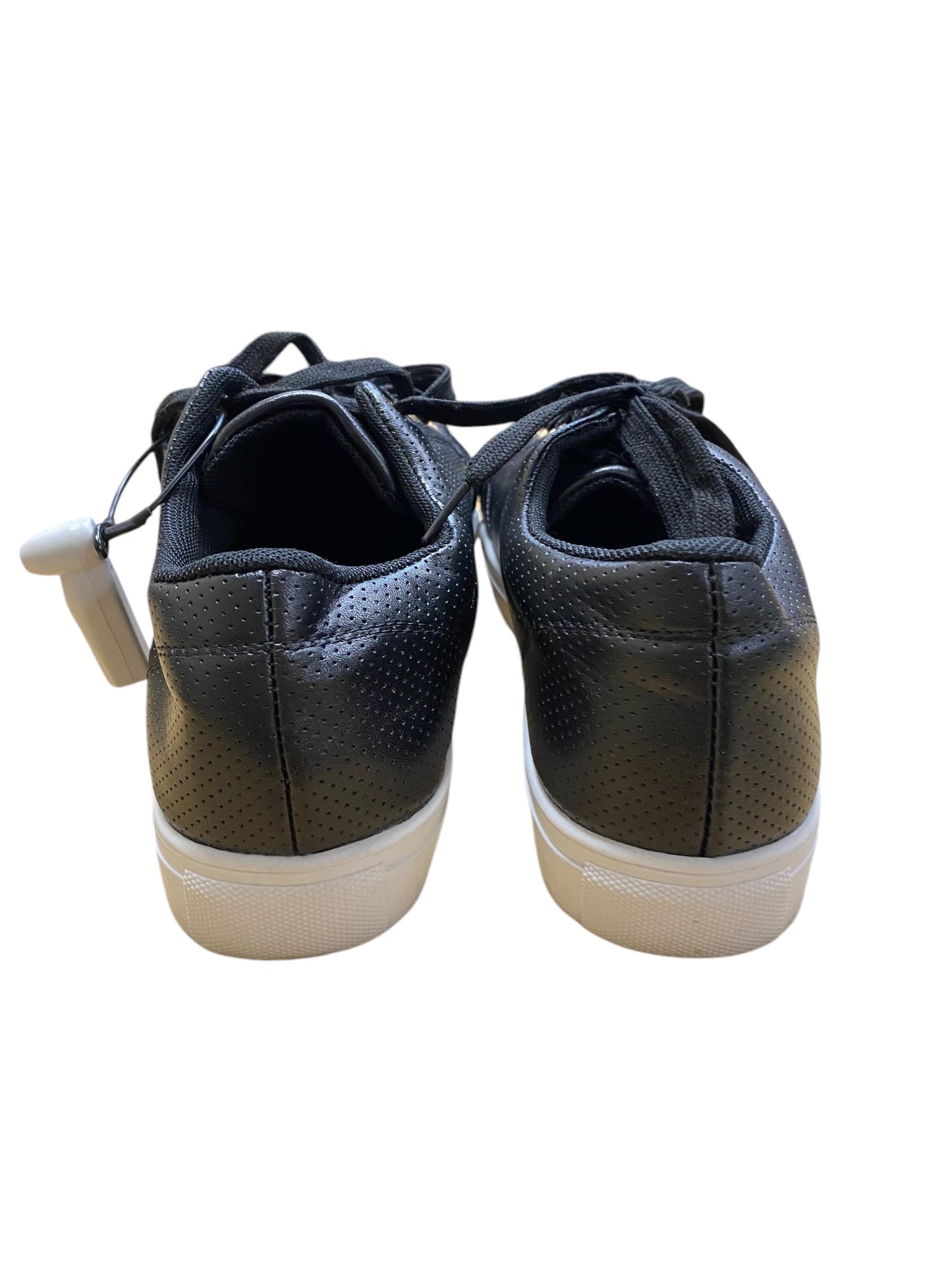 Shoes Sneakers By Clothes Mentor In Black, Size: 7