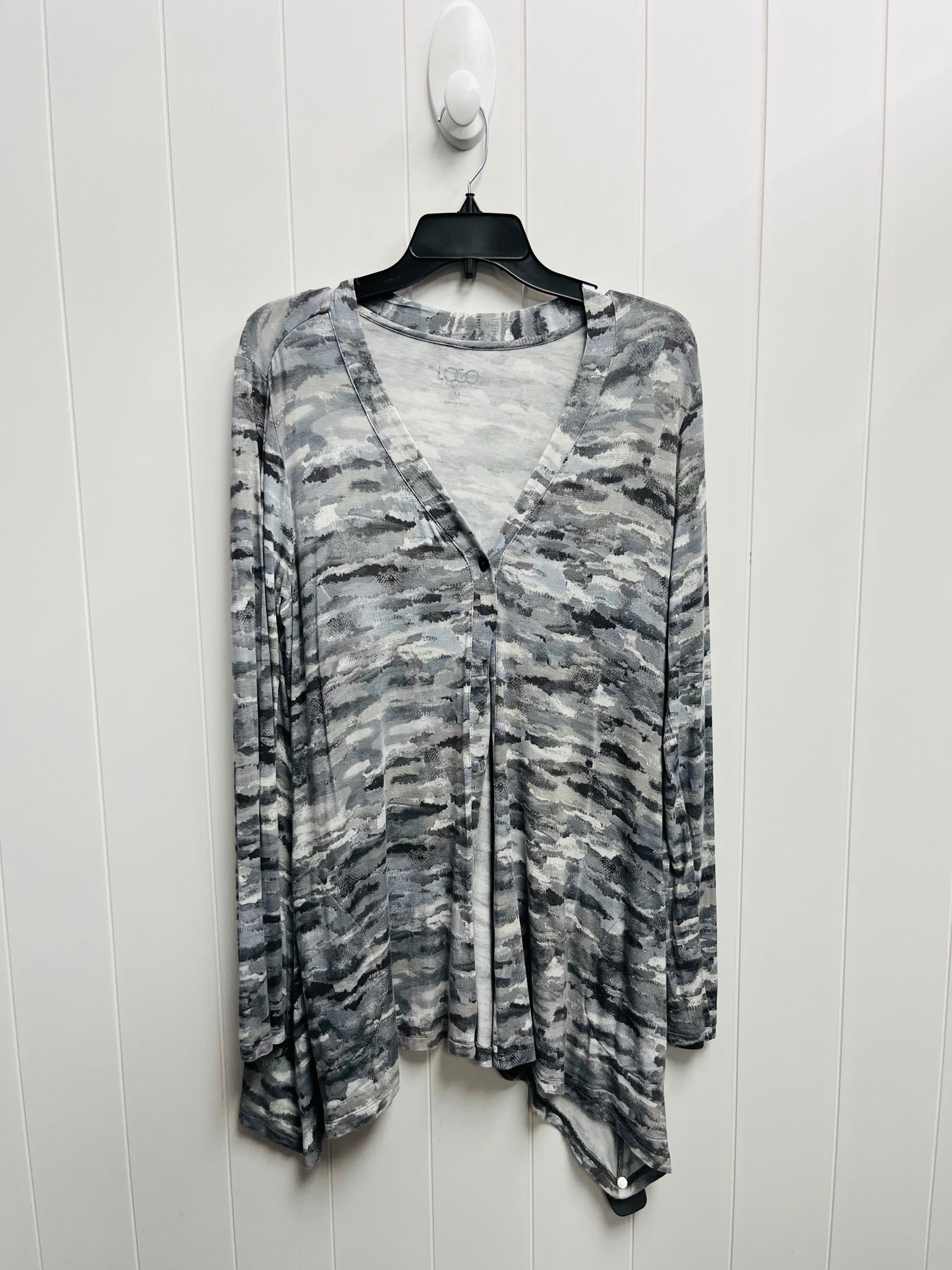 Top Long Sleeve By Logo In Grey, Size: M