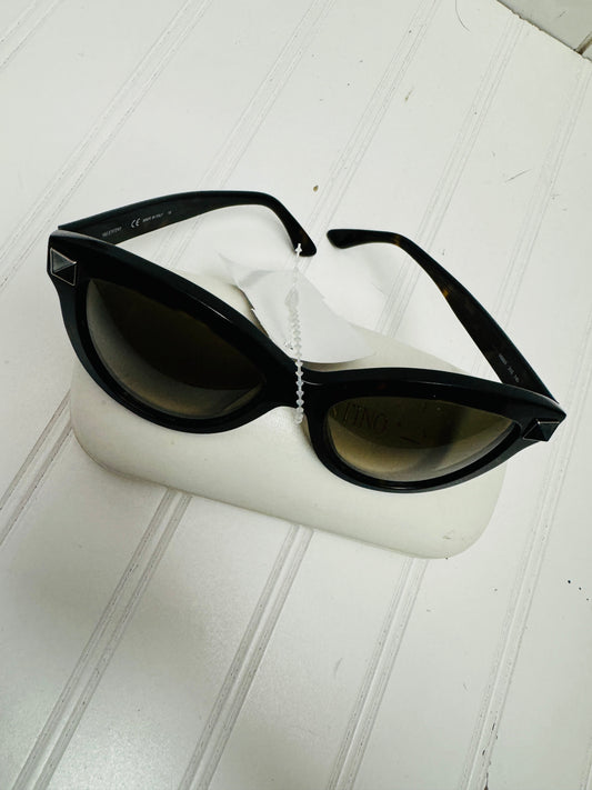 Sunglasses Designer By Valentino-mario