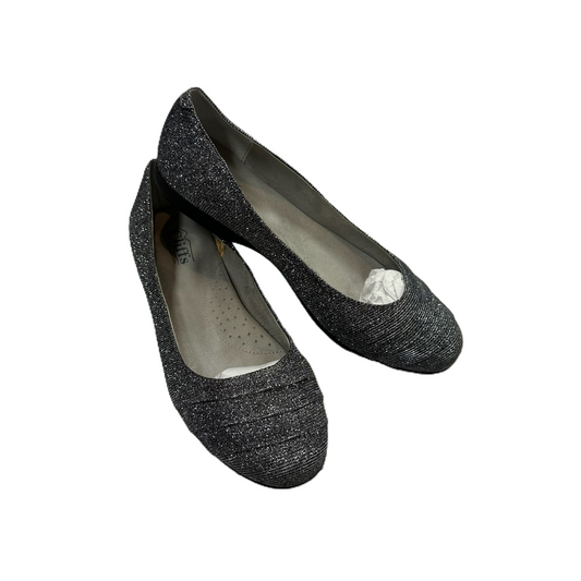 Shoes Flats By Cliffs In Silver, Size: 9.5