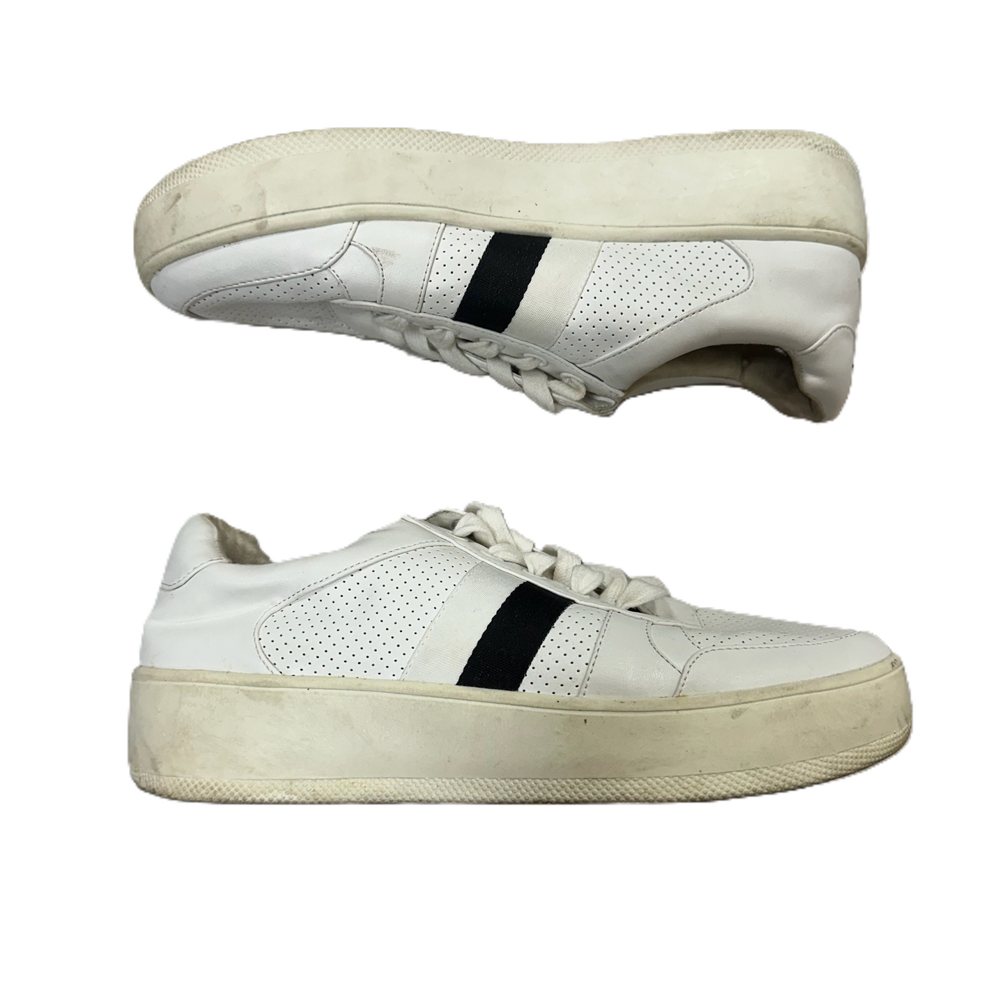 Shoes Sneakers By Steve Madden In White, Size: 9