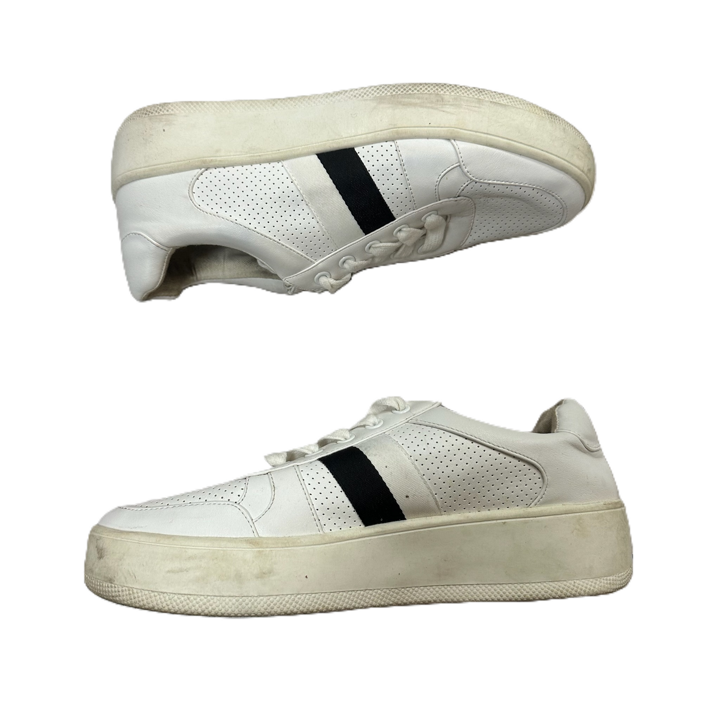 Shoes Sneakers By Steve Madden In White, Size: 9