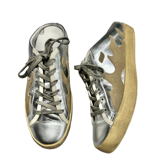 Shoes Sneakers By Gamin In Silver & Tan, Size: 9.5