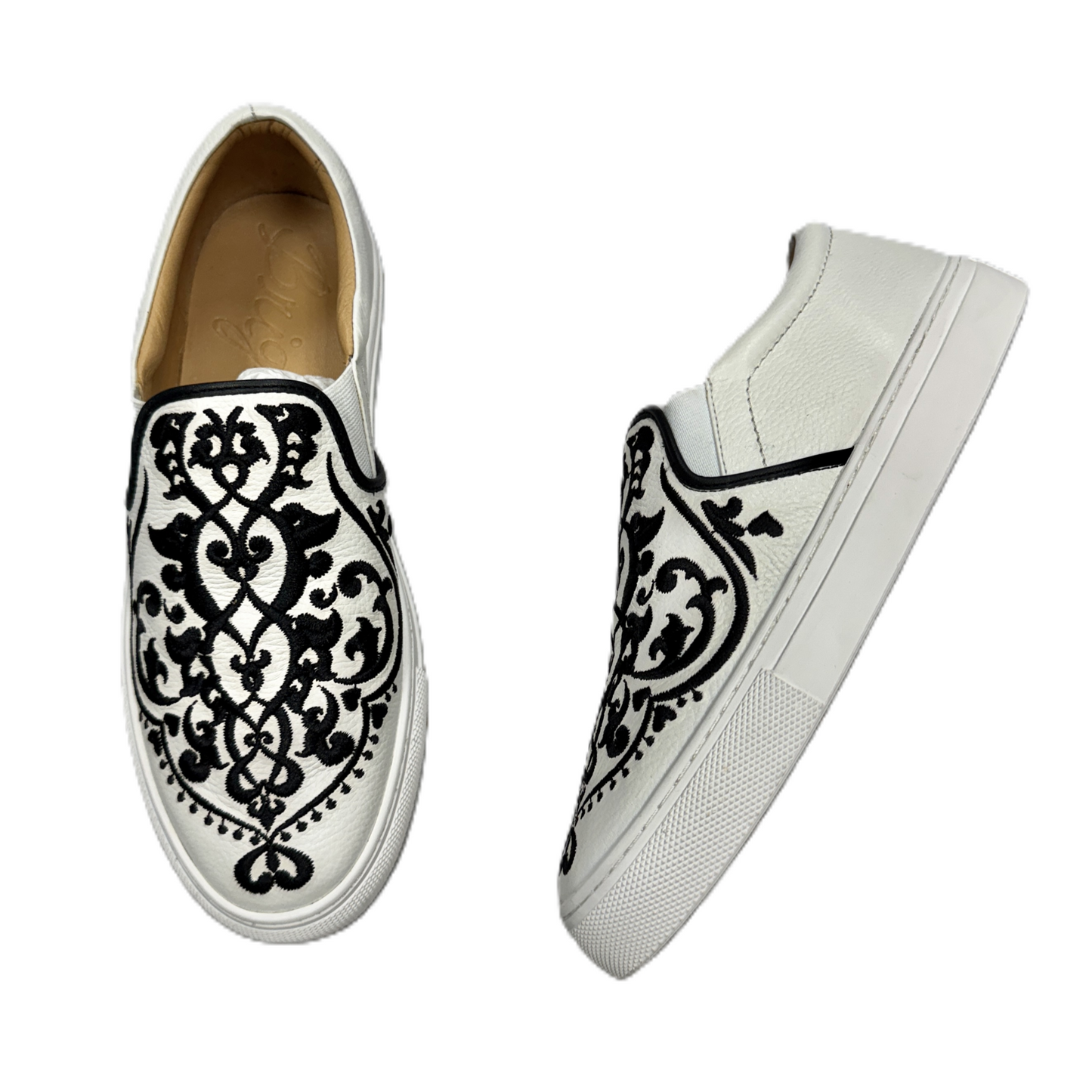 Shoes Sneakers By Brighton In Black & White, Size: 7