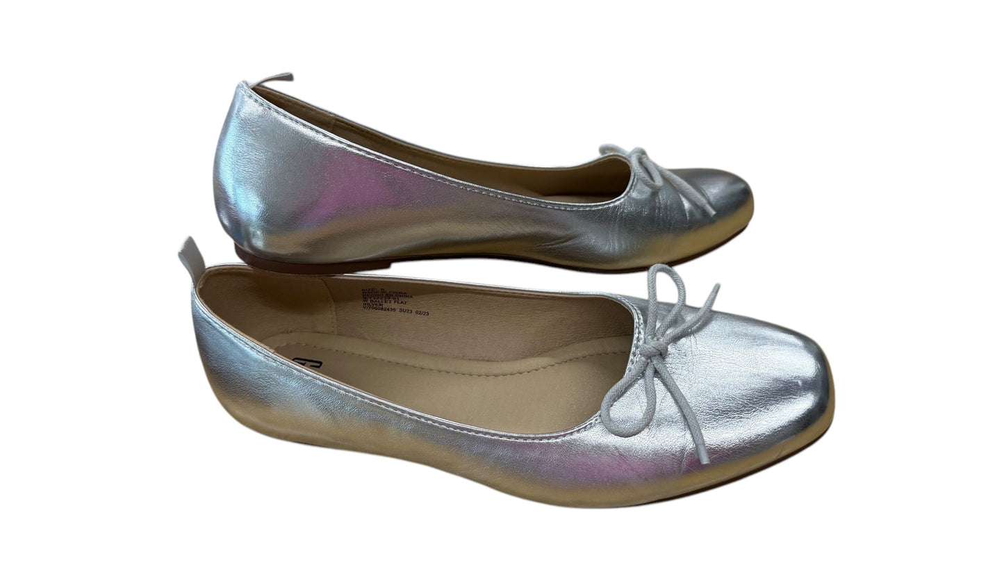 Shoes Flats By Gap In Silver, Size: 8