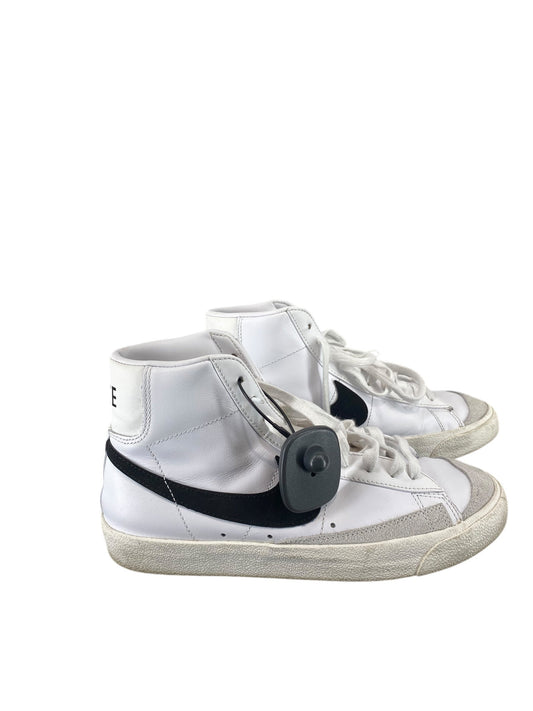 Shoes Sneakers By Nike In White, Size: 9