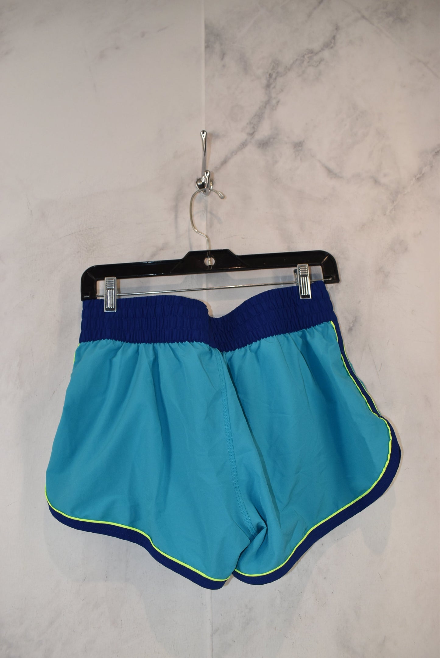 Athletic Shorts By Under Armour  Size: M