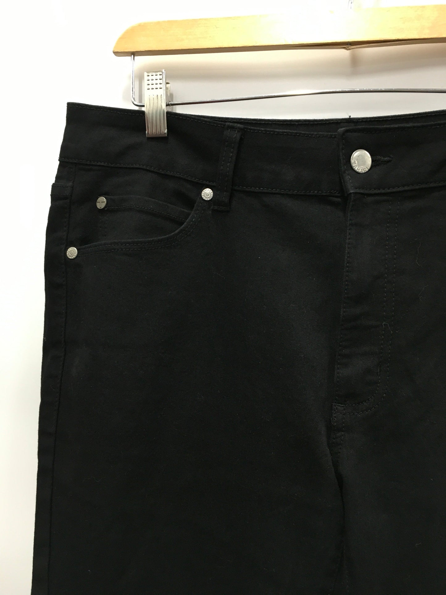 Black Capris Tahari By Arthur Levine, Size 14