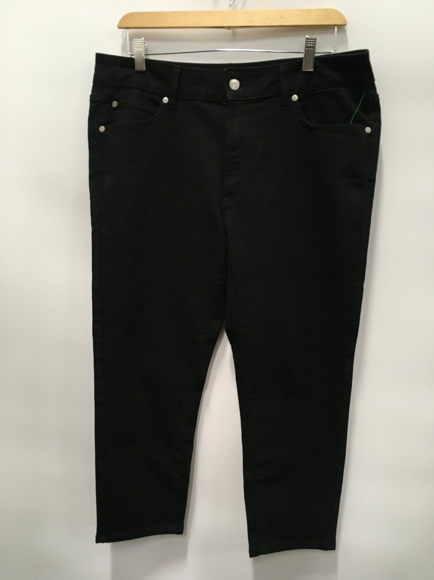 Black Capris Tahari By Arthur Levine, Size 14