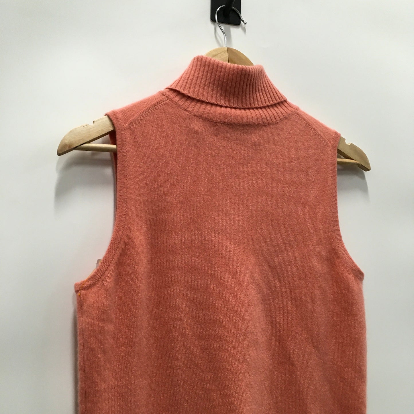 Top Sleeveless By Lord And Taylor In Orange, Size: M