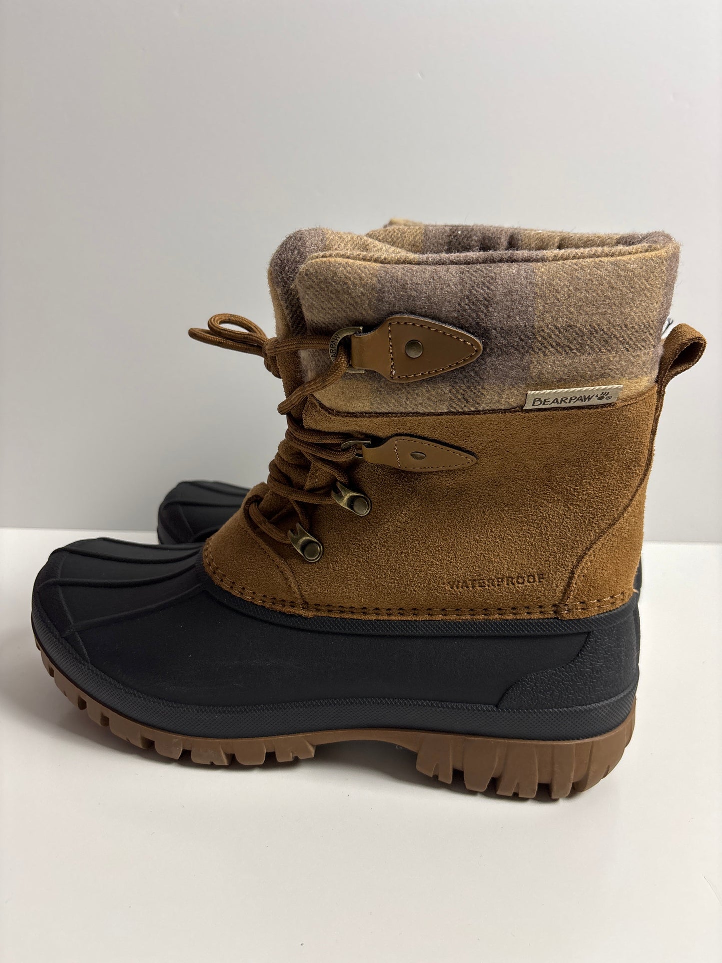 Boots Snow By Bearpaw In Brown, Size: 9