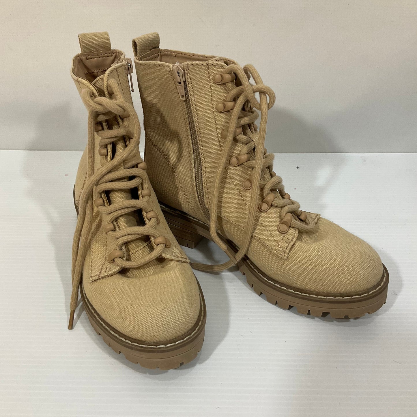 Boots Combat By Universal Thread In Tan, Size: 6.5