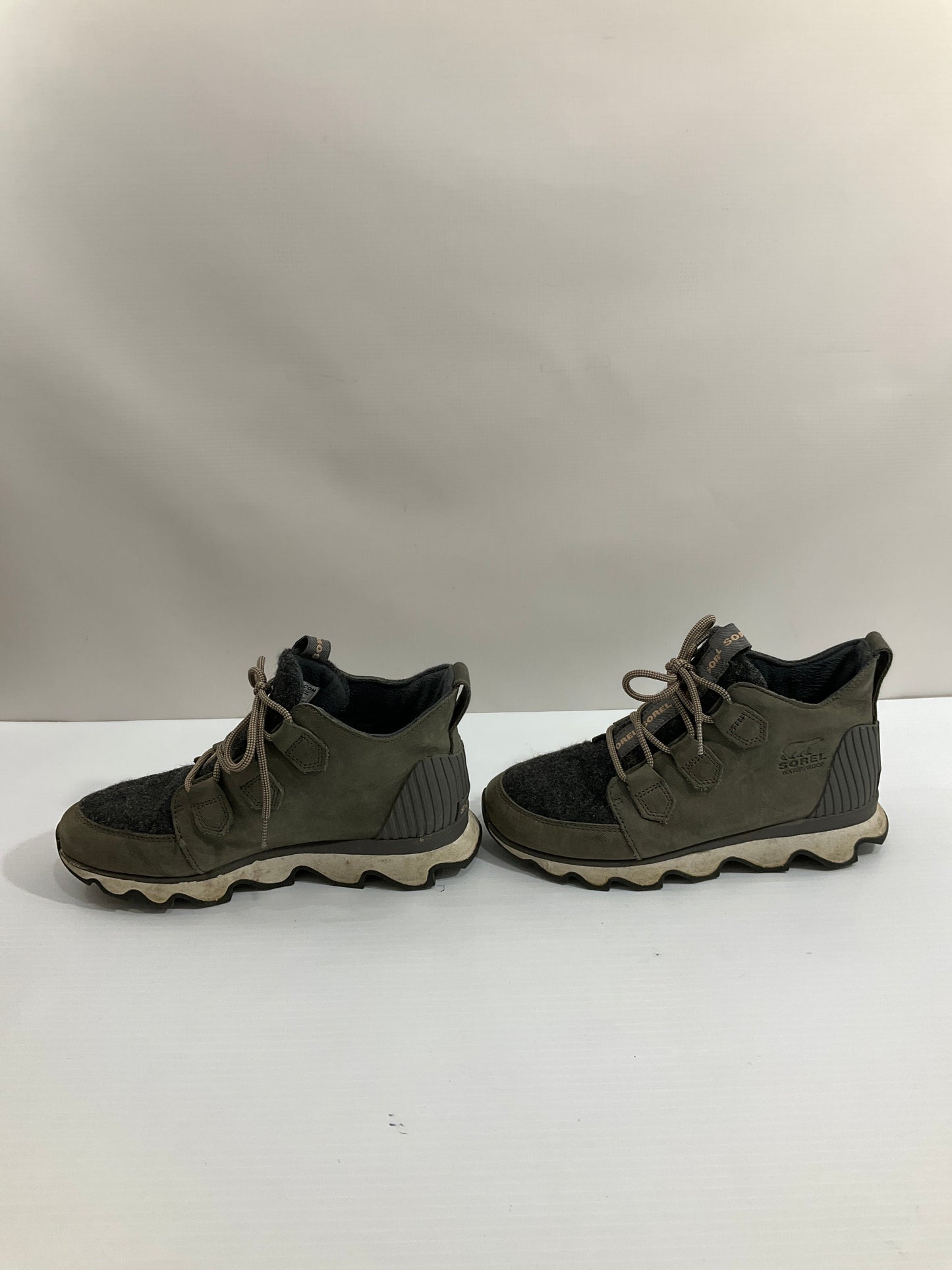 Boots Hiking By Sorel In Green, Size: 8.5