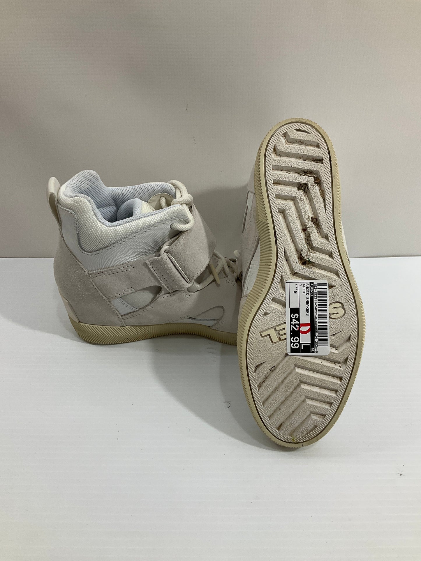 Shoes Sneakers By Sorel In White, Size: 9