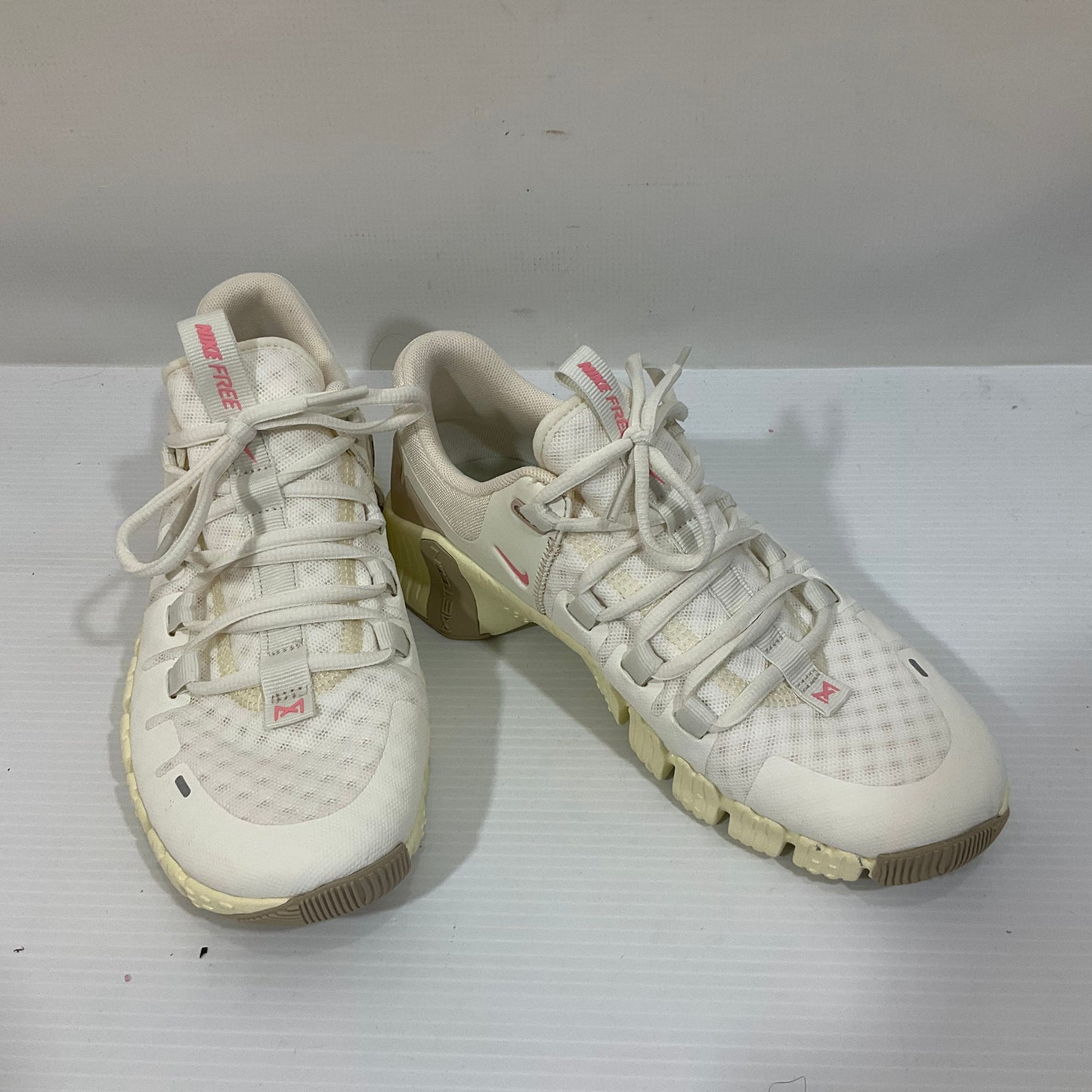 Shoes Athletic By Nike In White, Size: 7