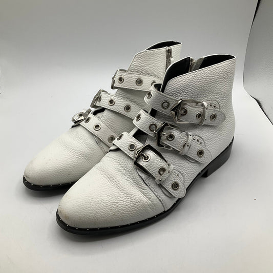 White Boots Ankle Flats Cma, Size 9