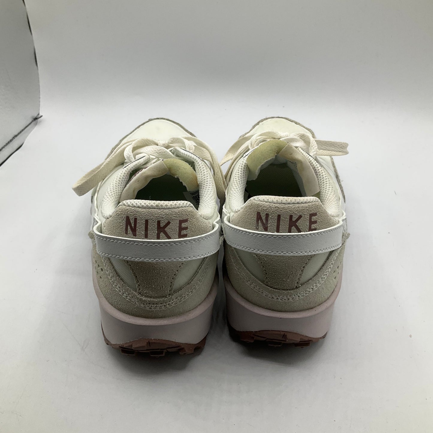 Shoes Sneakers By Nike In Cream & Pink, Size: 7.5