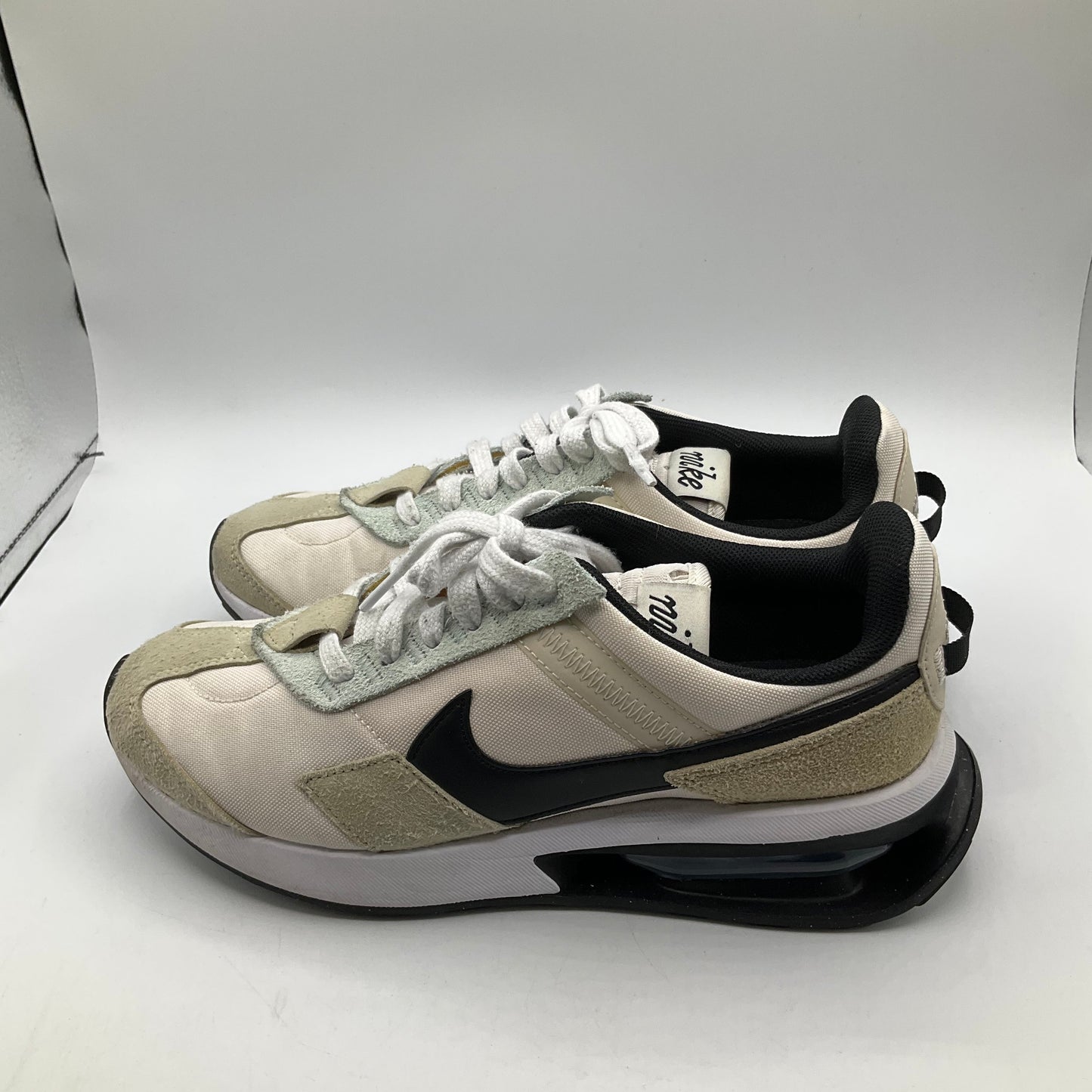 Shoes Athletic By Nike In Tan & White, Size: 6.5