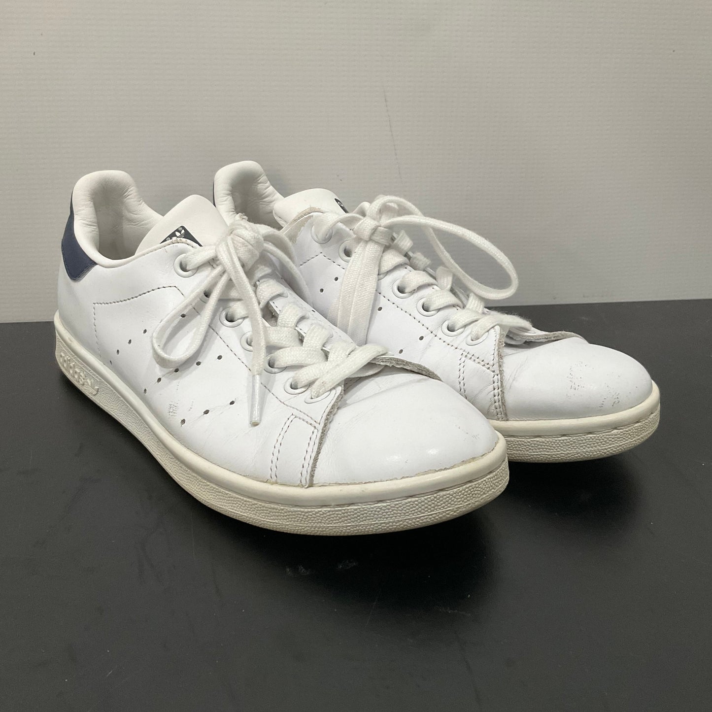 Shoes Sneakers By Adidas In White, Size: 7