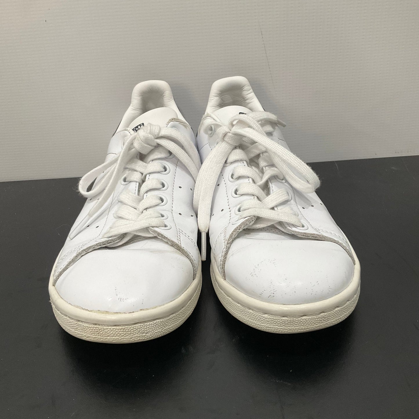 Shoes Sneakers By Adidas In White, Size: 7