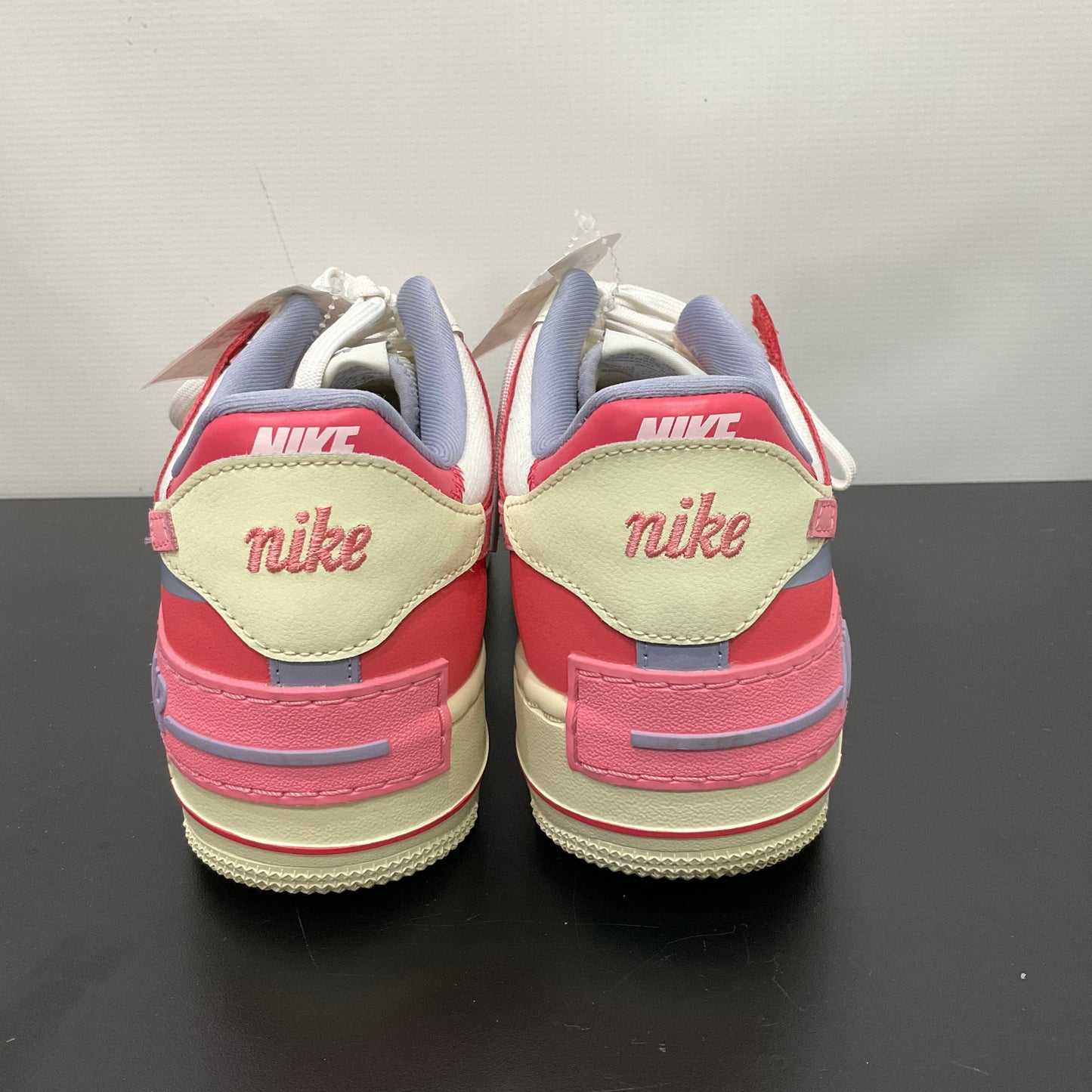 Shoes Sneakers By Nike In White, Size: 9