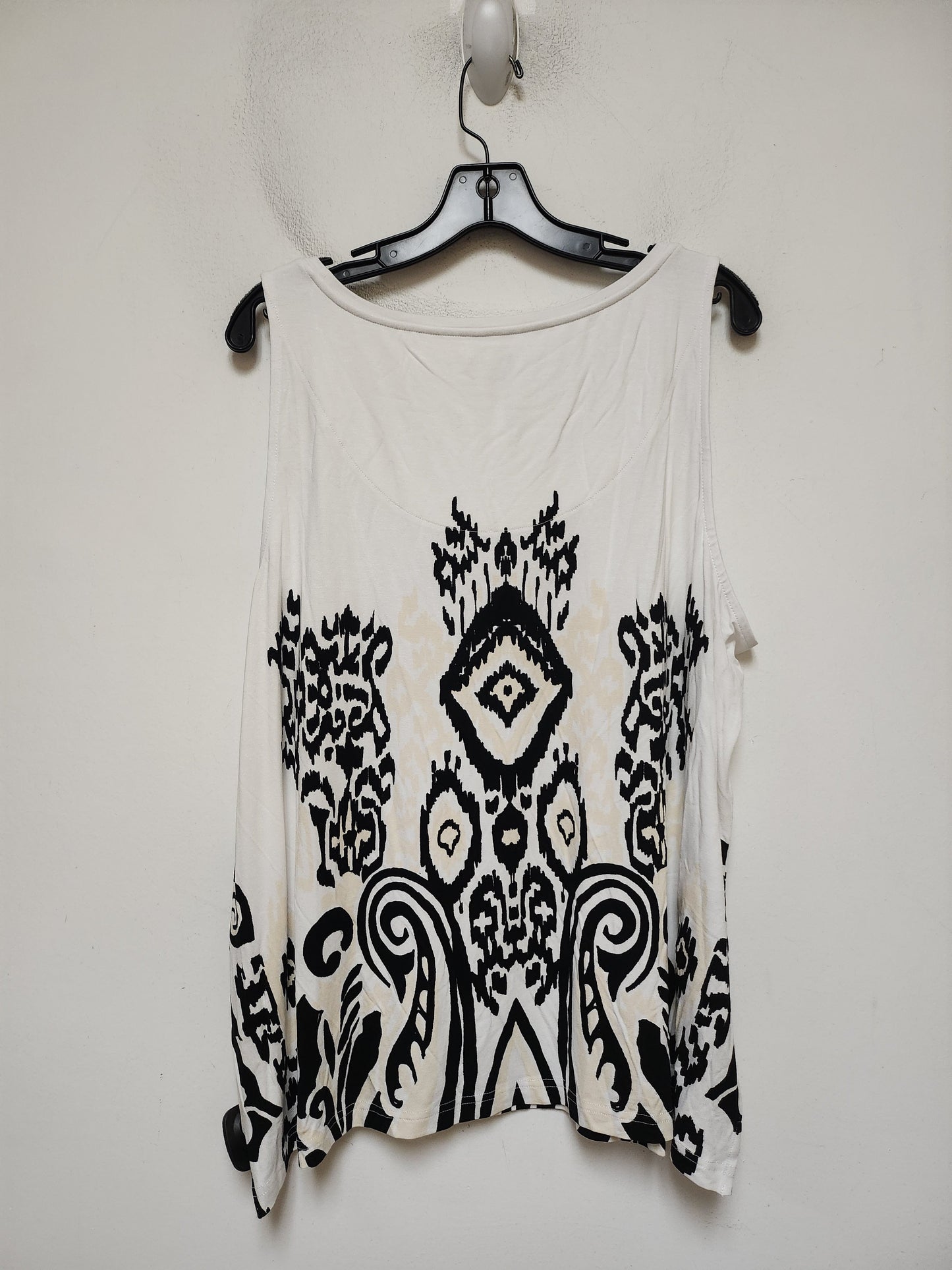 Top Sleeveless By Chicos In Black & White, Size: Xxl