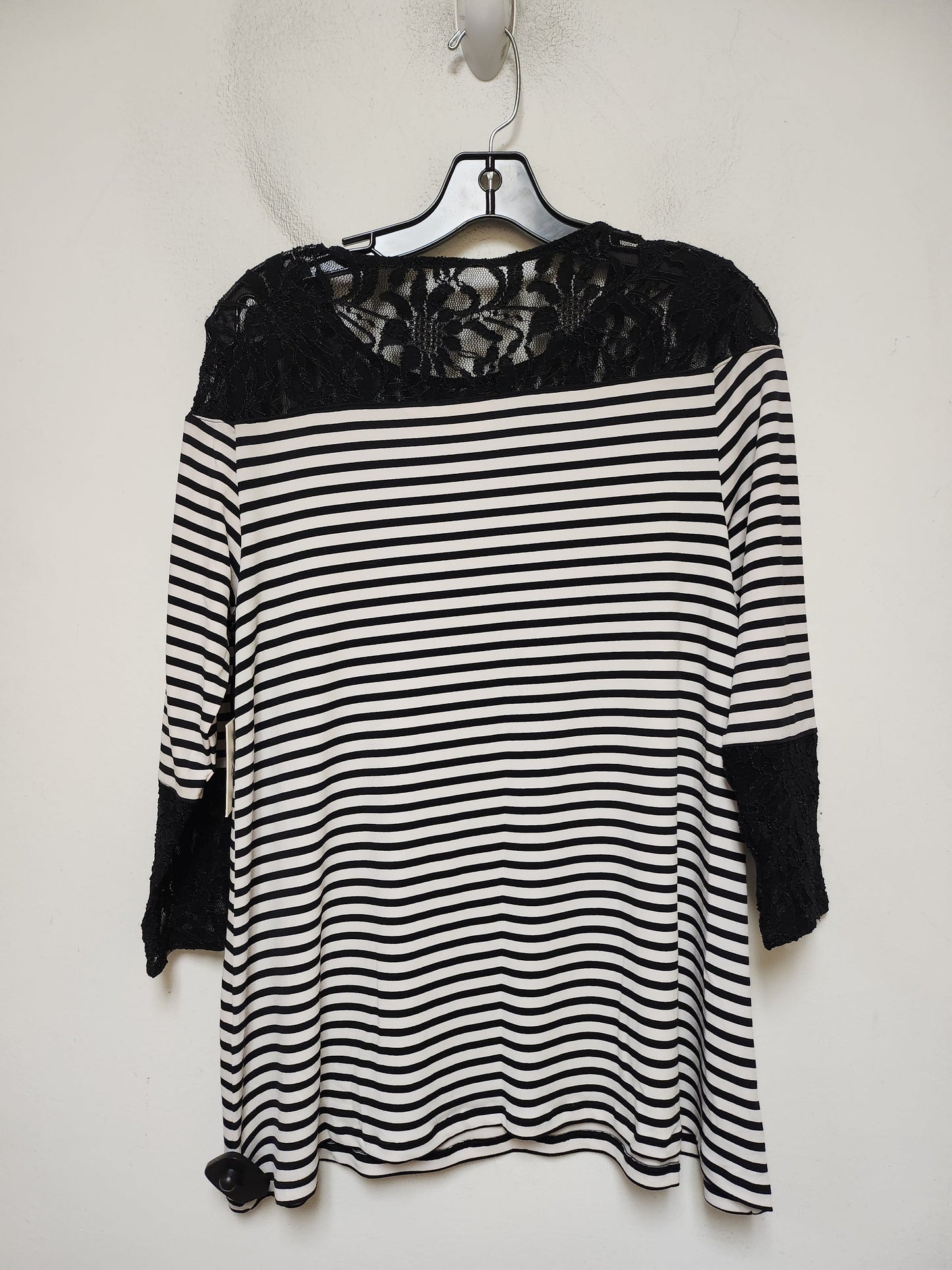 Top Short Sleeve By Chicos In Striped Pattern, Size: S