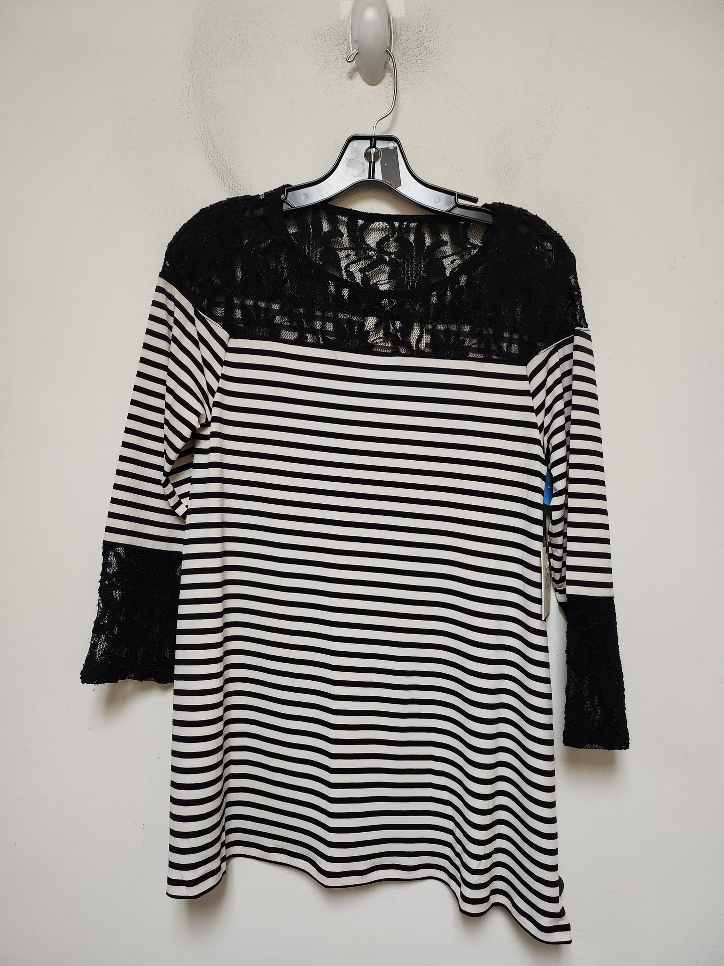 Top Short Sleeve By Chicos In Striped Pattern, Size: S