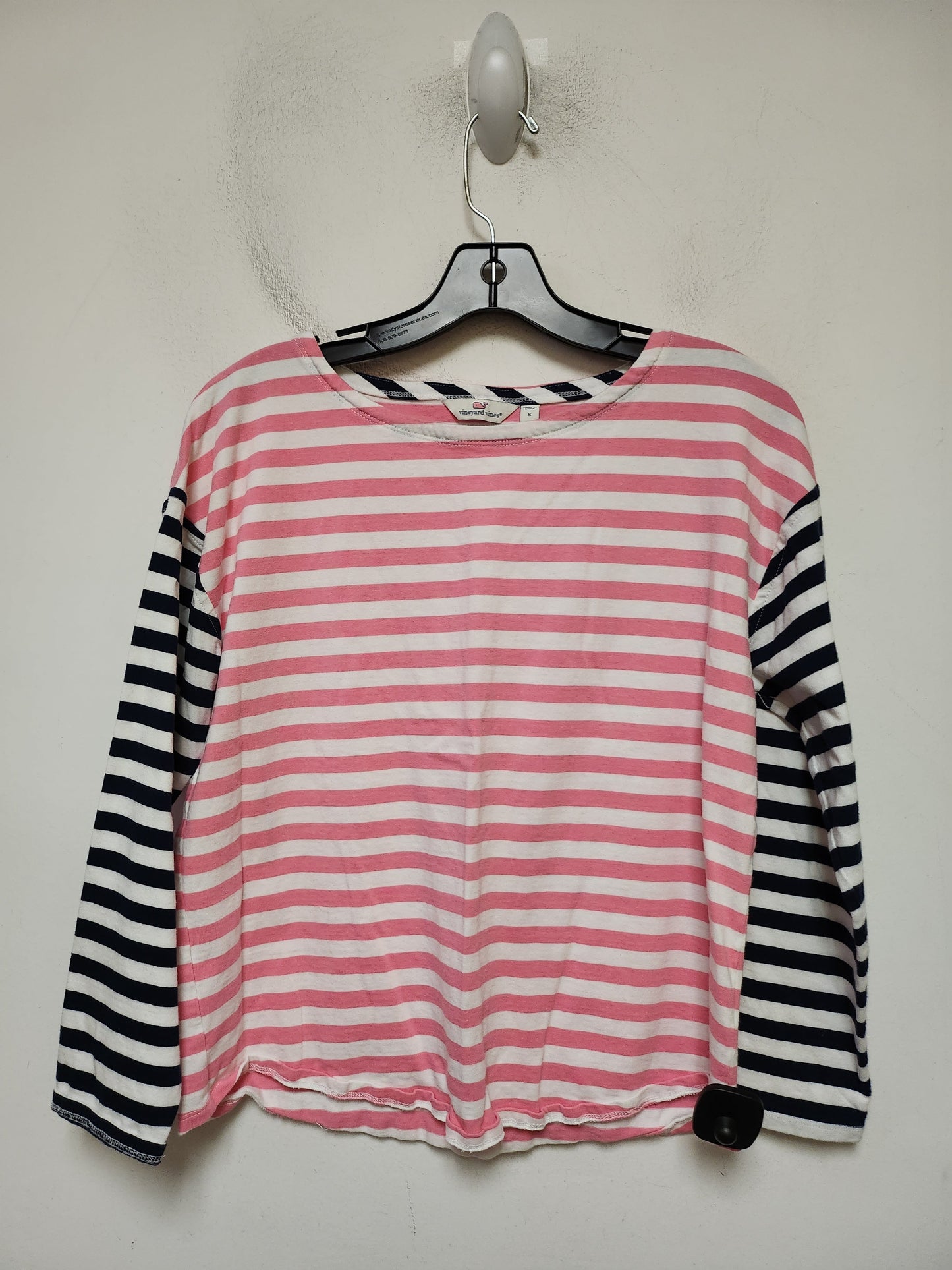 Top Long Sleeve By Vineyard Vines In Striped Pattern, Size: S