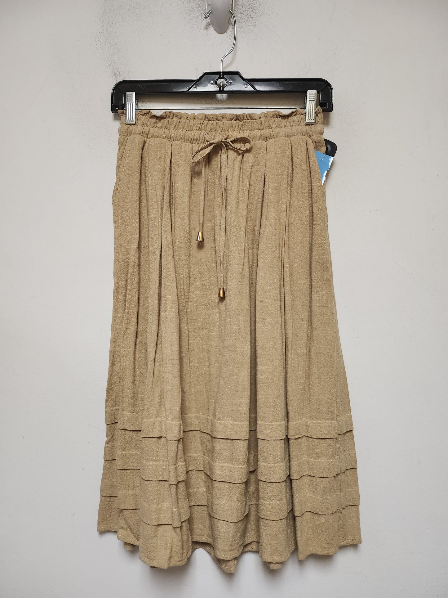 Skirt Midi By Clothes Mentor In Tan, Size: 4