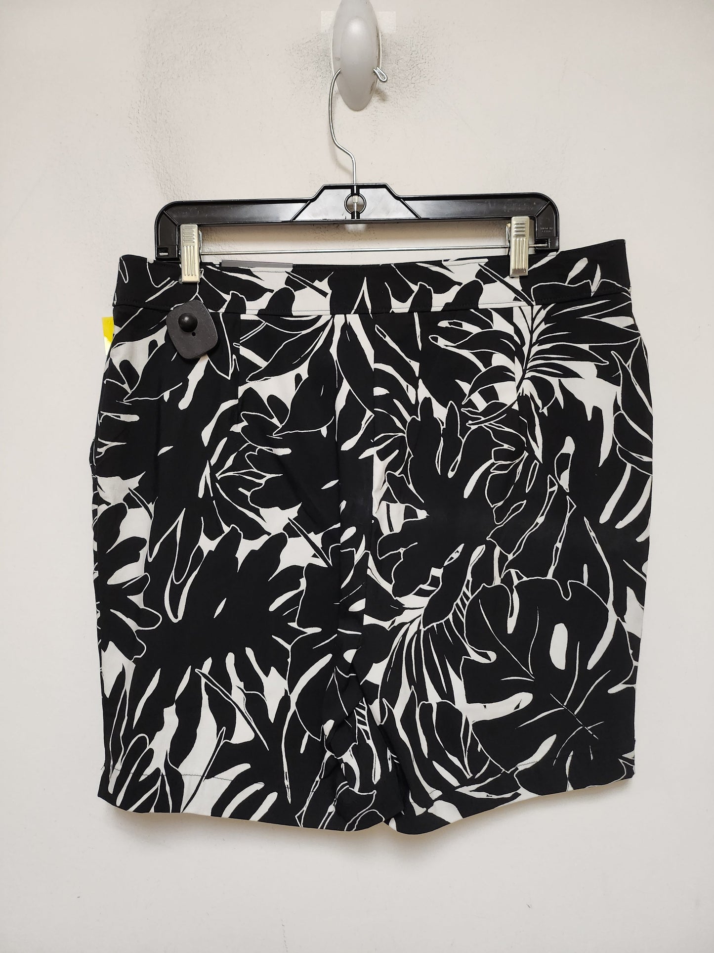 Shorts By Rafaella In Black & White, Size: 14