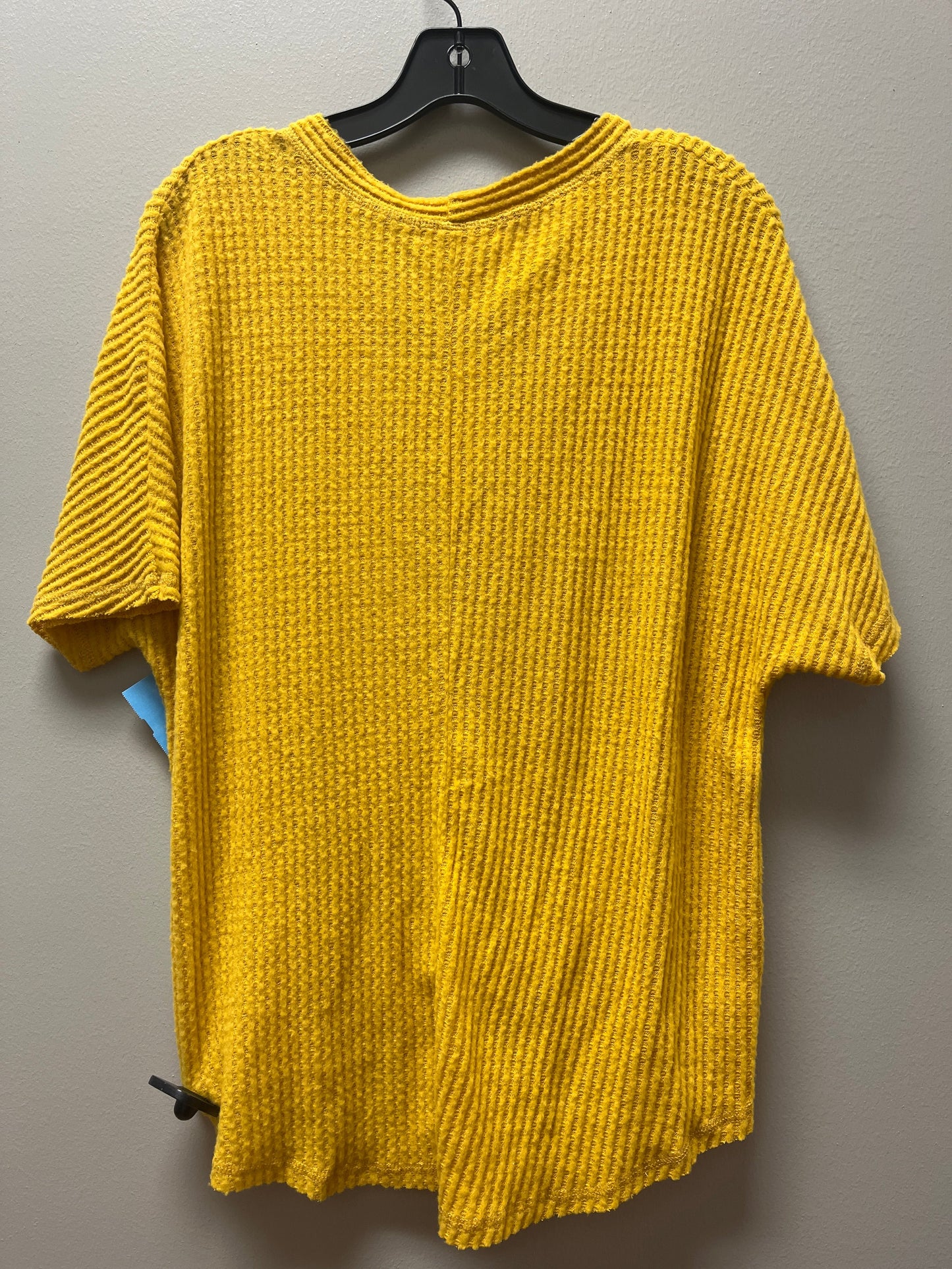 Top Short Sleeve By Socialite In Yellow, Size: L