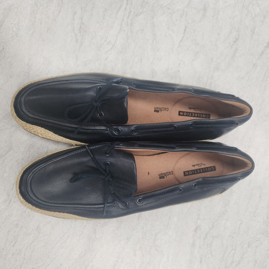 Shoes Flats By Clarks In Navy, Size: 10