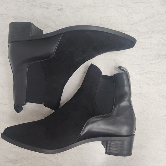 Boots Ankle Heels By Clothes Mentor In Black, Size: 9