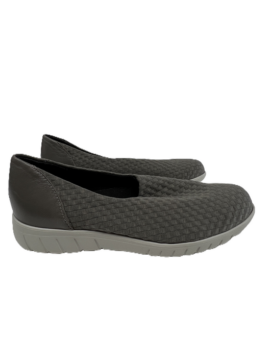 Shoes Sneakers By Munro In Grey, Size: 6