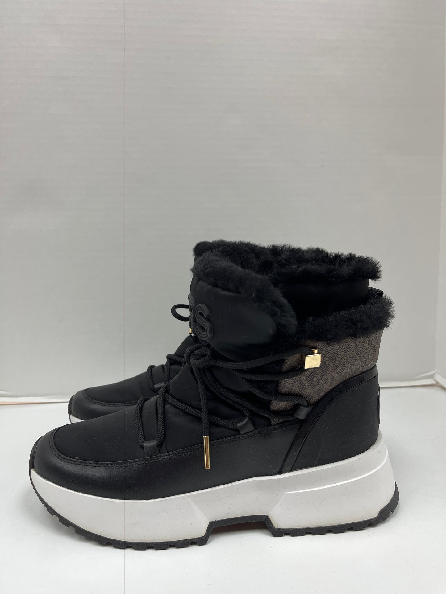 Boots Snow By Michael Kors  Size: 7.5