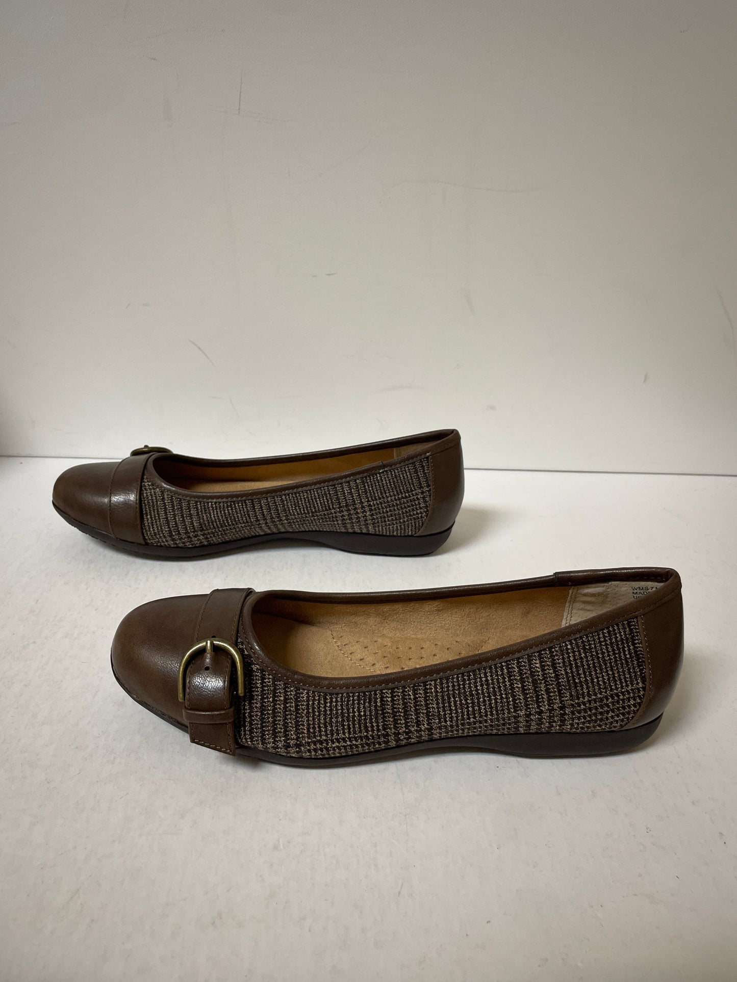 Shoes Flats By Croft And Barrow In Brown, Size: 7